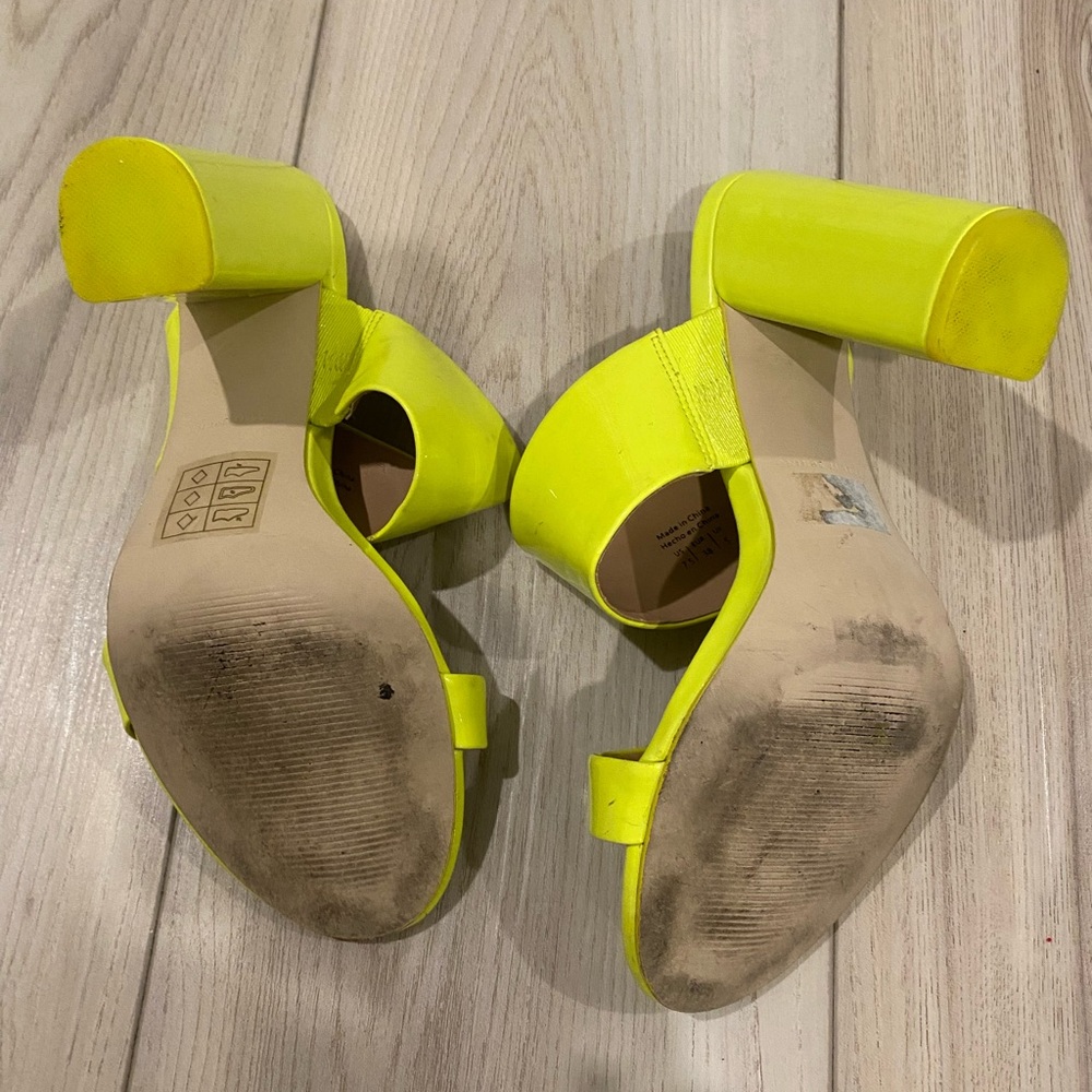 🌸 neon green /Yellow Heeled Sandals🌸 - Picture 3 of 3